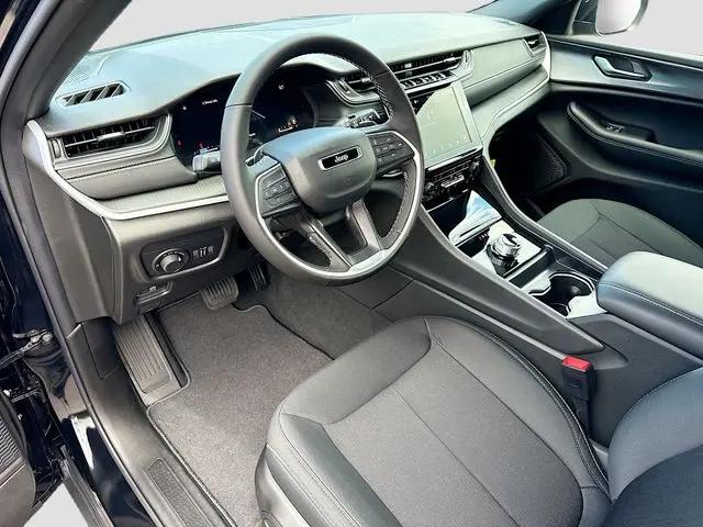 2026 Jeep Grand Cherokee Altitude 4x2