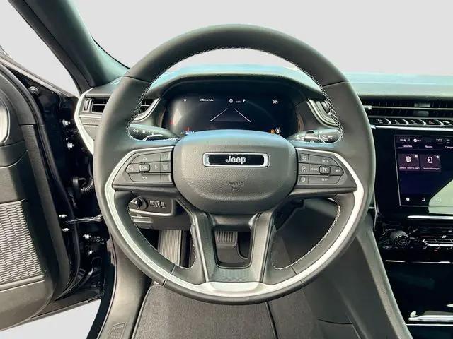 2026 Jeep Grand Cherokee Altitude 4x2