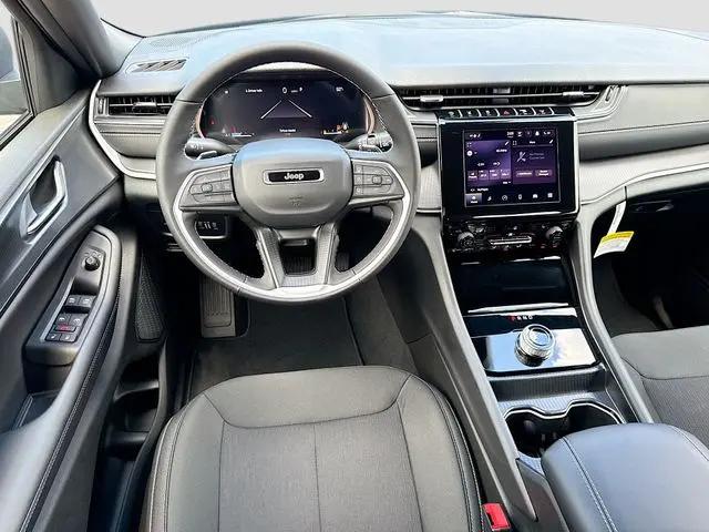 2026 Jeep Grand Cherokee Altitude 4x2