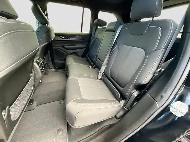 2026 Jeep Grand Cherokee Altitude 4x2
