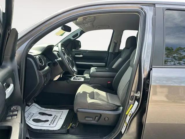 2017 Toyota Tundra SR5 5.7L V8