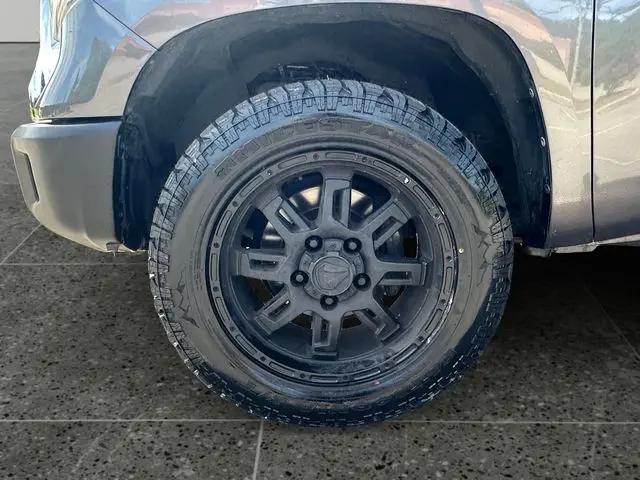 2017 Toyota Tundra SR5 5.7L V8