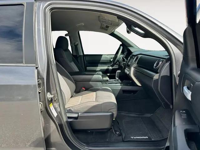 2017 Toyota Tundra SR5 5.7L V8