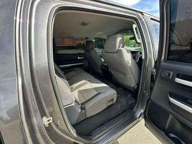 2017 Toyota Tundra SR5 5.7L V8
