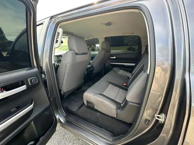 2017 Toyota Tundra SR5 5.7L V8