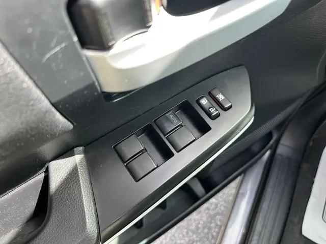 2017 Toyota Tundra SR5 5.7L V8