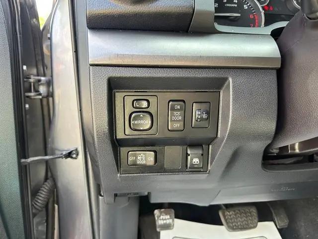 2017 Toyota Tundra SR5 5.7L V8