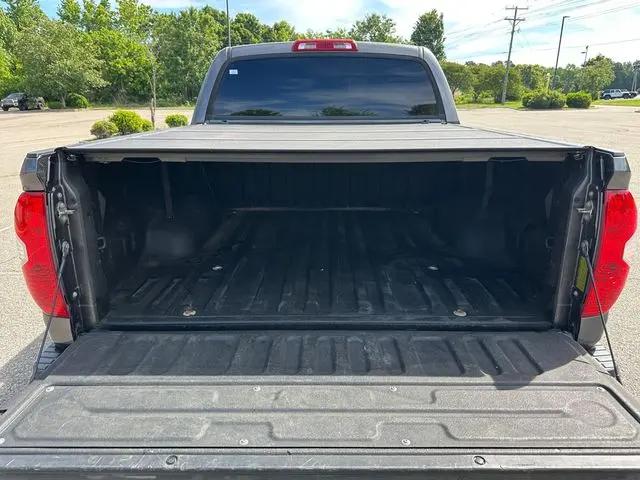 2017 Toyota Tundra SR5 5.7L V8