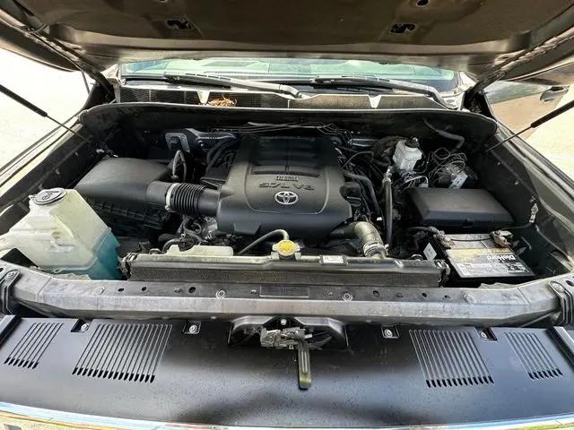 2017 Toyota Tundra SR5 5.7L V8