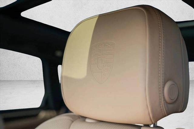 2026 Porsche Macan AWD