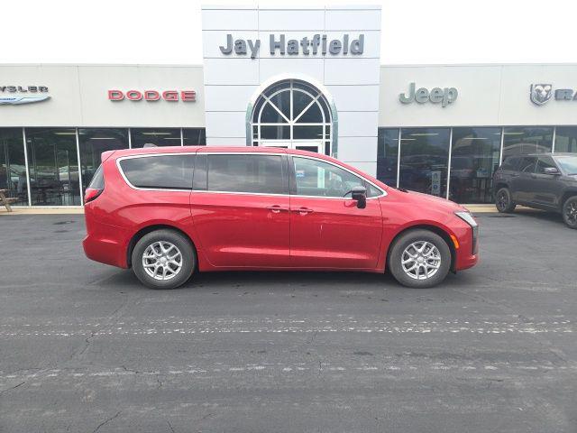 2027 Chrysler Pacifica Select for sale in Frontenac, KS