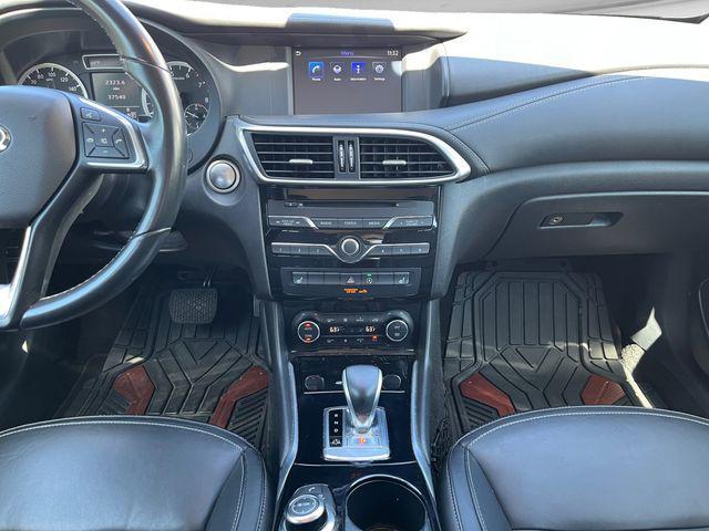 2018 INFINITI QX30 Luxury