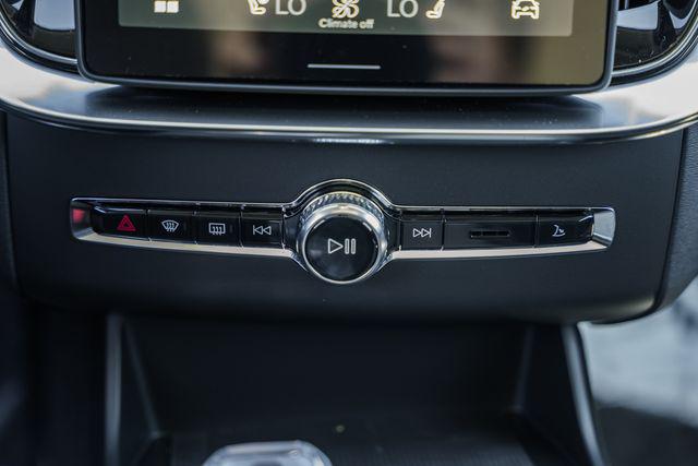 2026 Volvo XC90 Ultra, B6 AWD Gas (mild hybrid), Gasoline, Bright, 7 Seats