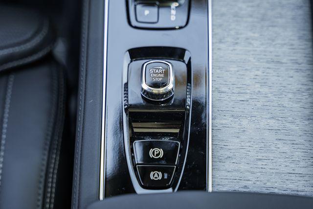 2026 Volvo XC90 Ultra, B6 AWD Gas (mild hybrid), Gasoline, Bright, 7 Seats