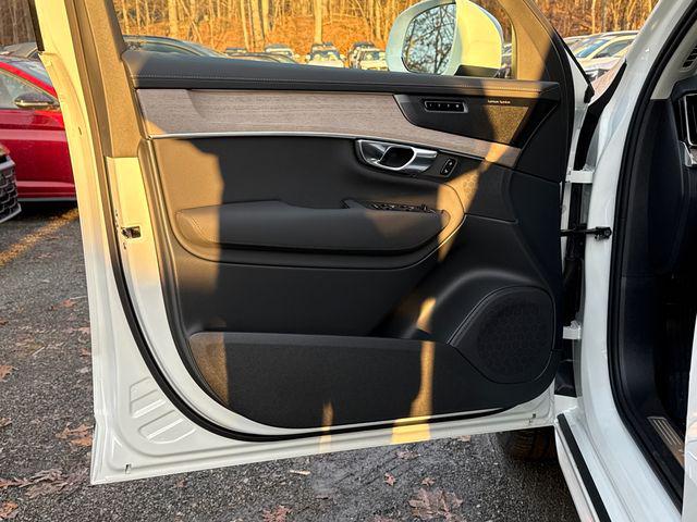 2026 Volvo XC90 Plus, B6 AWD Gas (mild hybrid), Gasoline, Bright, 7 Seats