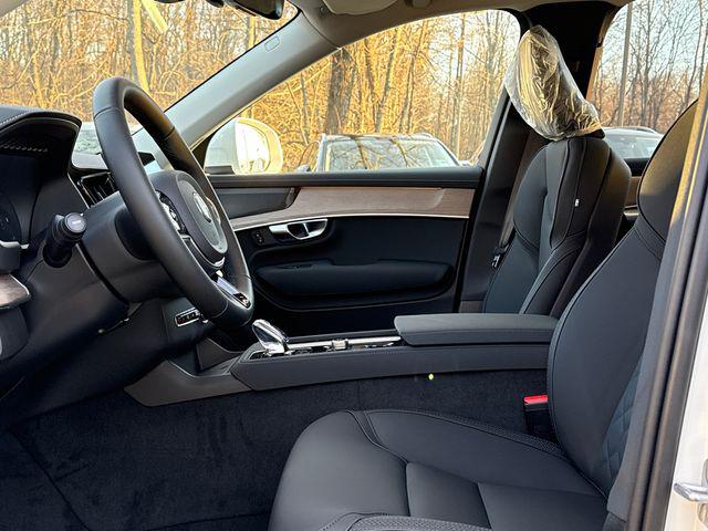 2026 Volvo XC90 Plus, B6 AWD Gas (mild hybrid), Gasoline, Bright, 7 Seats