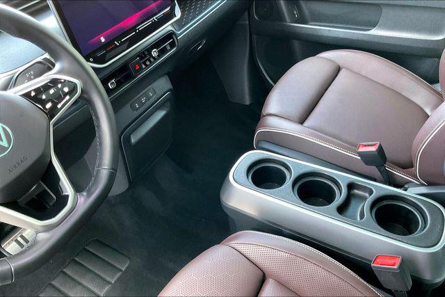 2025 Volkswagen ID. Buzz Pro S Plus with 4MOTION