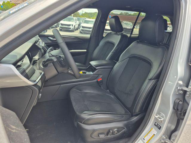 Used 2025 Jeep Grand Cherokee Altitude 4x4 For Sale in Florence, SC