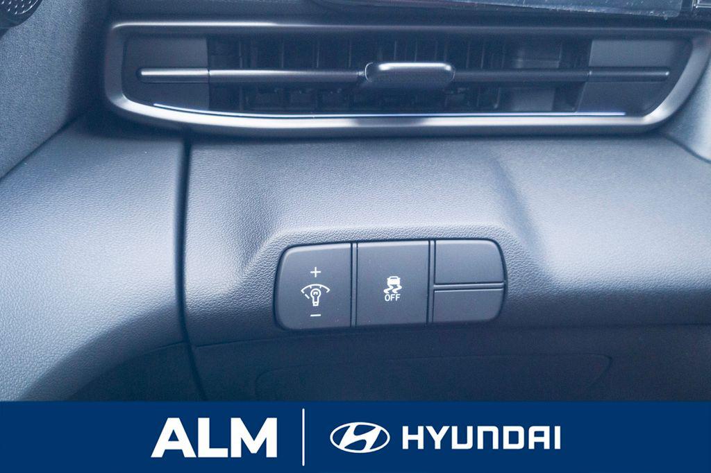 New 2026 White HYUNDAI Sedan image 32