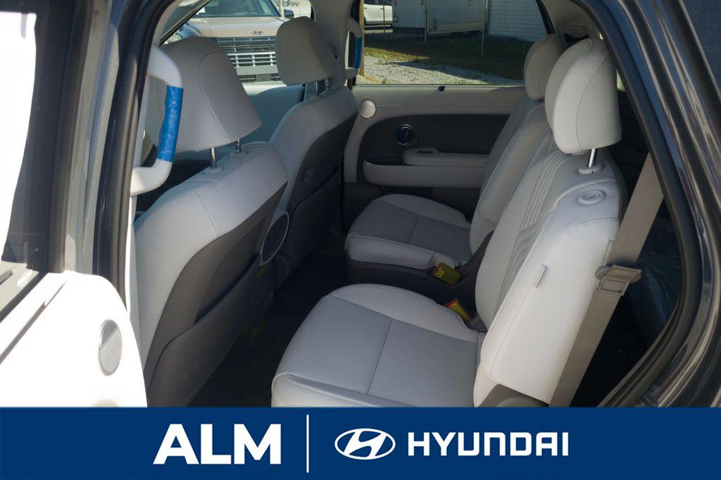 New 2026 Abyss Black HYUNDAI SEL 7P image 17