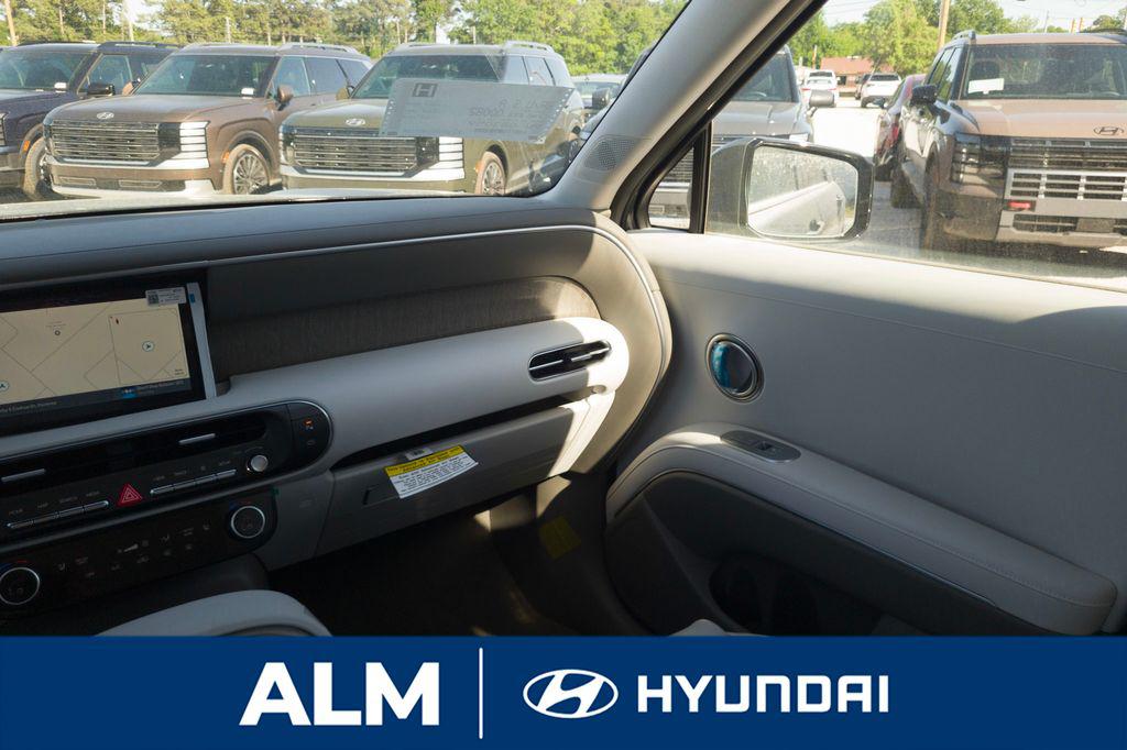 New 2026 Abyss Black HYUNDAI SEL 7P image 18