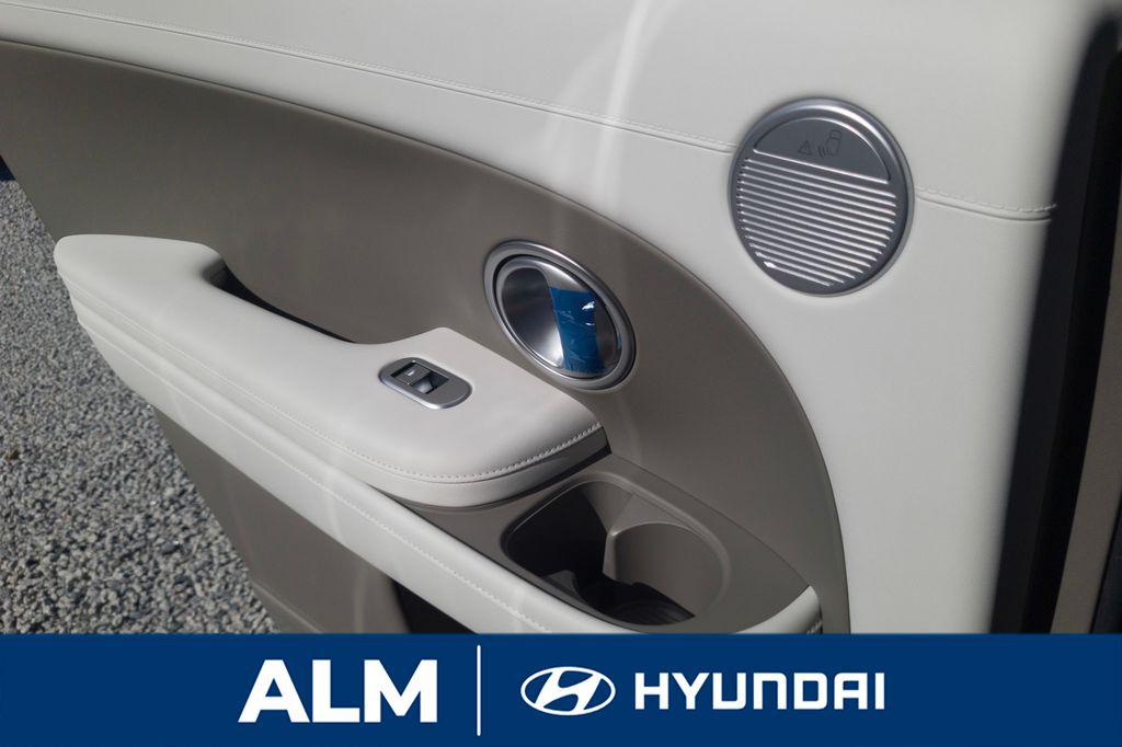New 2026 Abyss Black HYUNDAI SEL 7P image 22