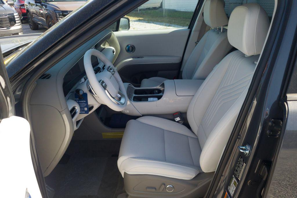 New 2026 Abyss Black HYUNDAI SEL 7P image 14