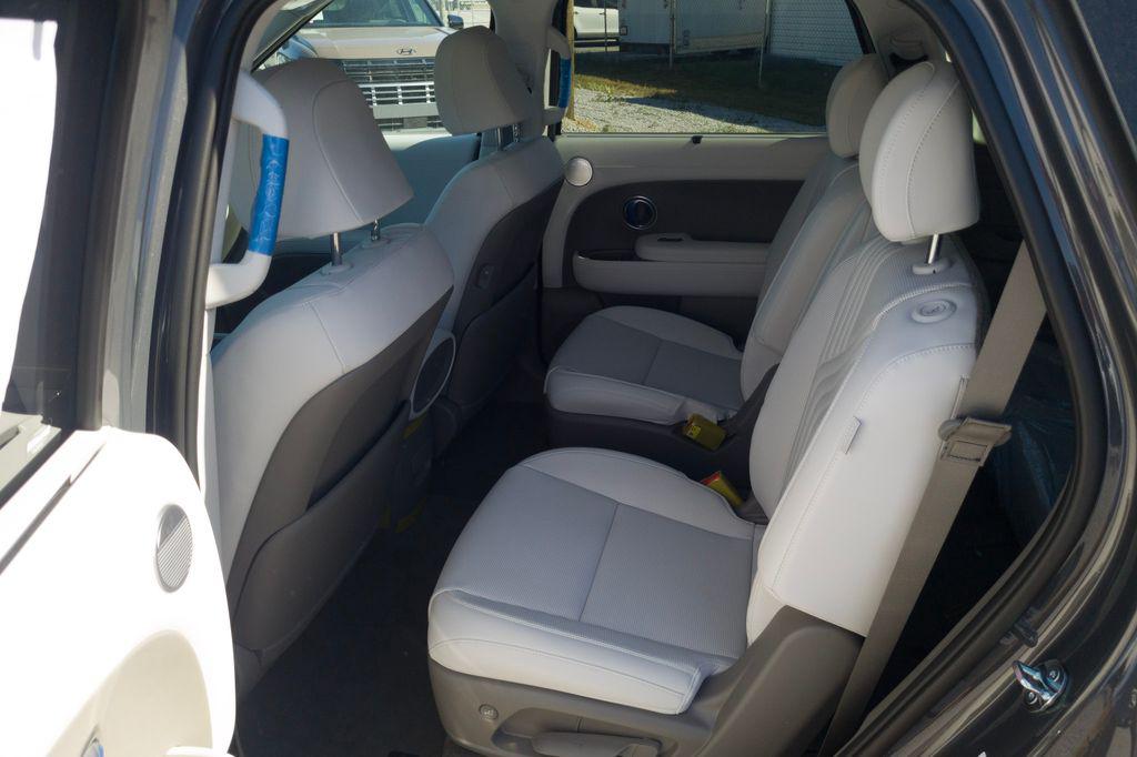 New 2026 Abyss Black HYUNDAI SEL 7P image 16