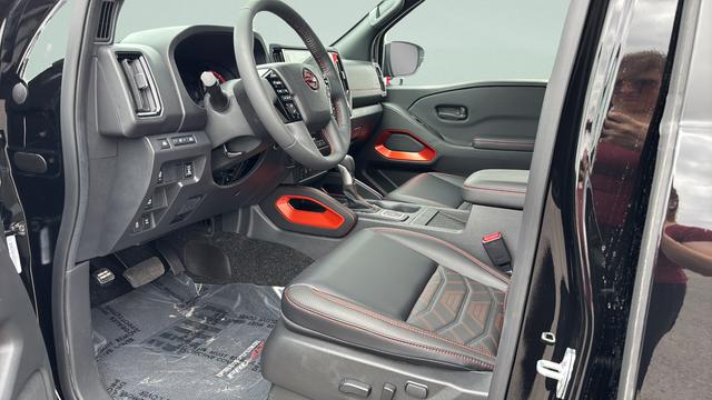 2026 Nissan Frontier Crew Cab Long Bed PRO-4X 4x4