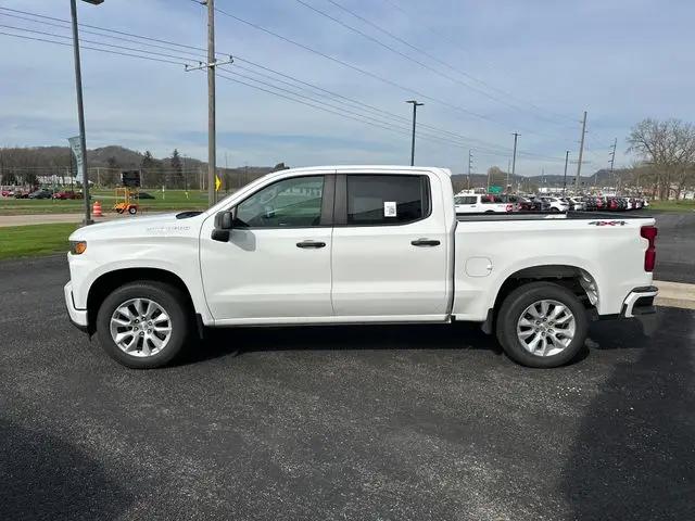 2022 Chevrolet Silverado 1500 4WD Crew Cab Short Bed Custom