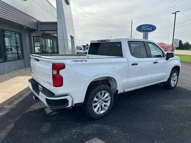 2022 Chevrolet Silverado 1500 4WD Crew Cab Short Bed Custom