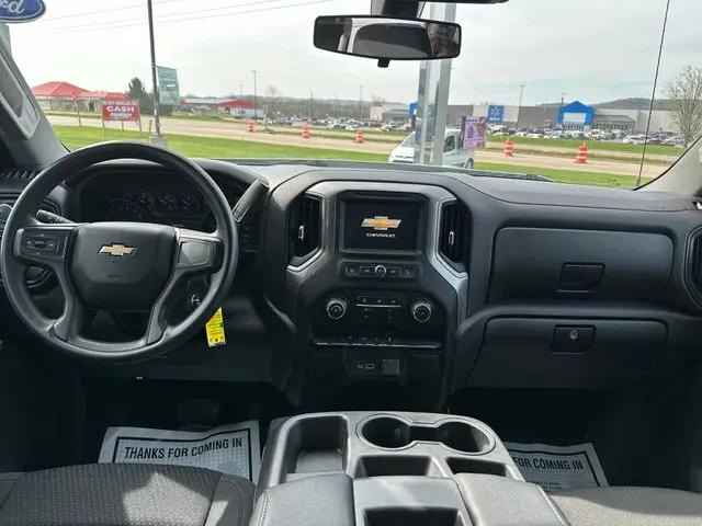 2022 Chevrolet Silverado 1500 4WD Crew Cab Short Bed Custom