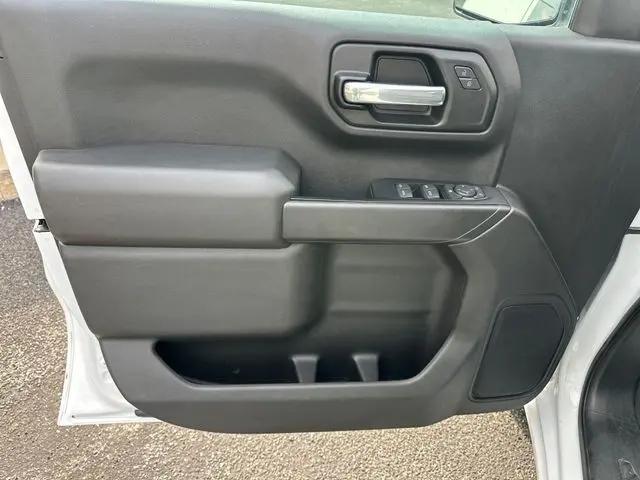 2022 Chevrolet Silverado 1500 4WD Crew Cab Short Bed Custom