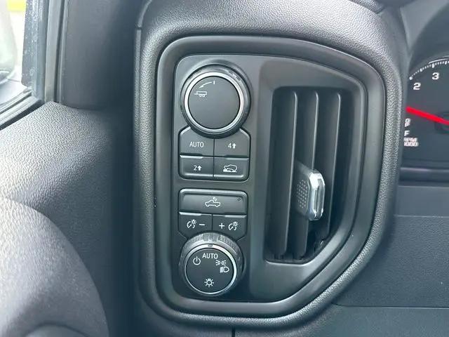 2022 Chevrolet Silverado 1500 4WD Crew Cab Short Bed Custom