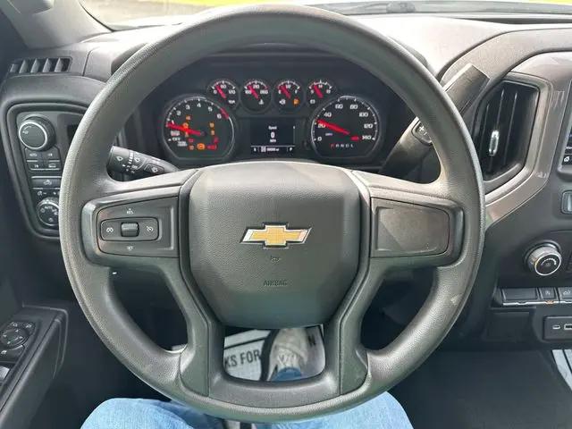 2022 Chevrolet Silverado 1500 4WD Crew Cab Short Bed Custom