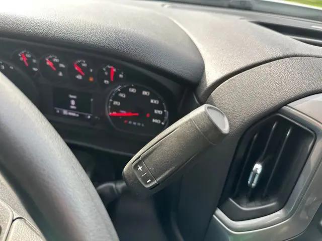 2022 Chevrolet Silverado 1500 4WD Crew Cab Short Bed Custom
