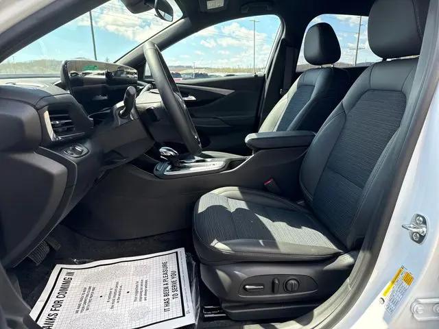 2025 Buick NV Preferred FWD