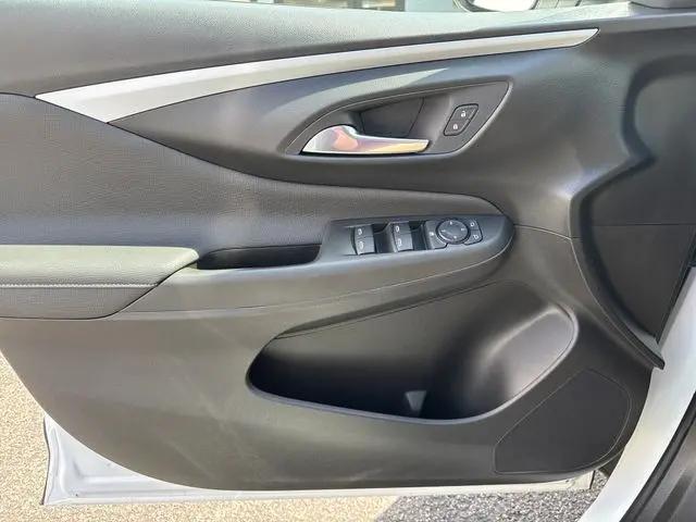 2025 Buick NV Preferred FWD