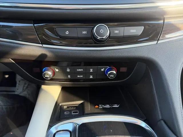 2022 Buick Enclave AWD Essence