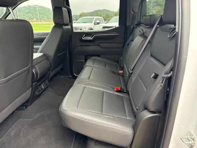 2025 GMC Sierra 1500 4WD Crew Cab Short Box SLT