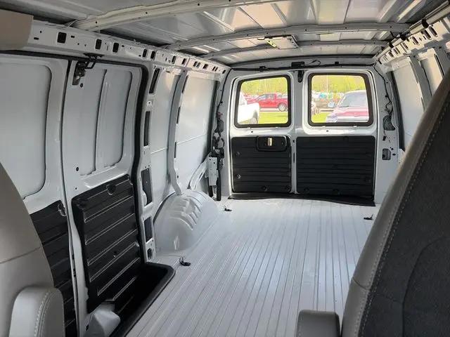 2026 Chevrolet Express Cargo Van 2500 Regular Wheelbase, WT, RWD