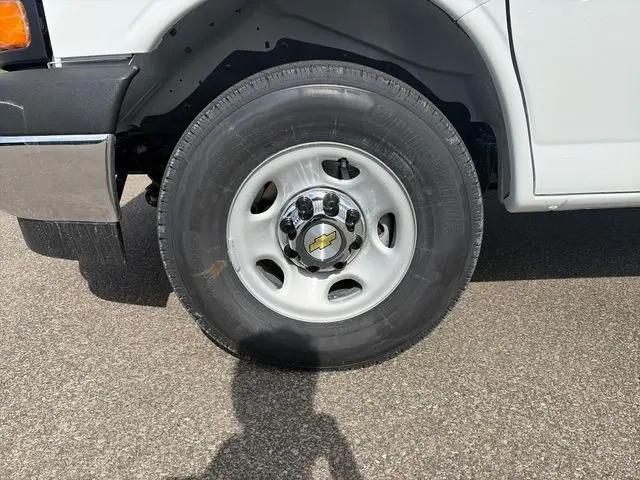 2026 Chevrolet Express Cargo Van 2500 Regular Wheelbase, WT, RWD
