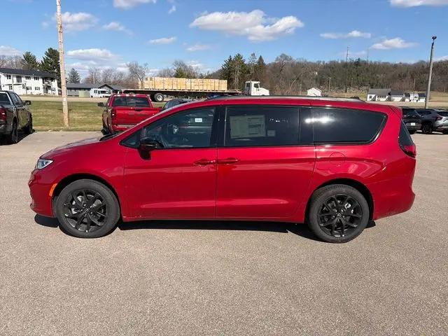 2026 Chrysler Pacifica Limited AWD