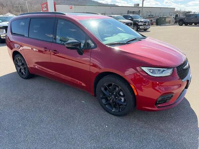 2026 Chrysler Pacifica Limited AWD
