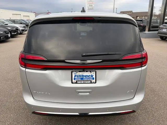 2026 Chrysler Pacifica Select AWD