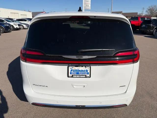 2026 Chrysler Pacifica Select AWD