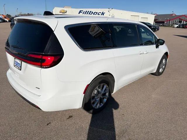2026 Chrysler Pacifica Select AWD