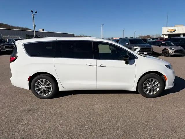 2026 Chrysler Pacifica Select AWD
