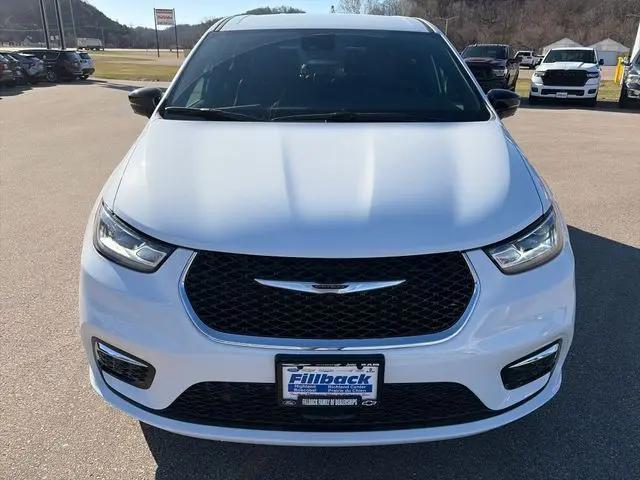 2026 Chrysler Pacifica Select AWD