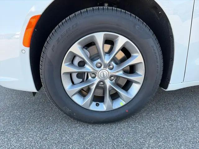2026 Chrysler Pacifica Select AWD
